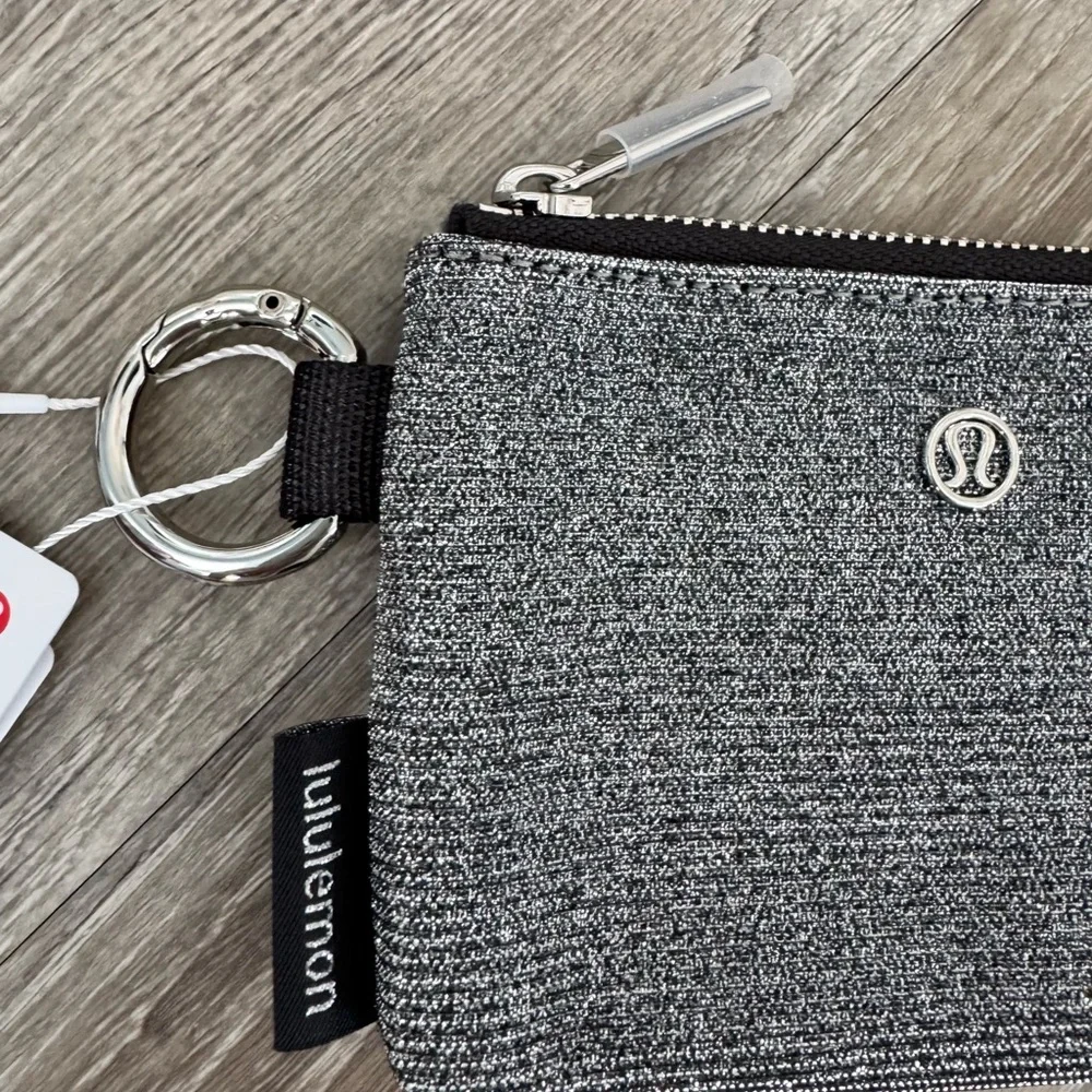 🩶🍋Lululemon Clippable Card Pouch Glitter Dark Silver/Graphite Grey/Silver